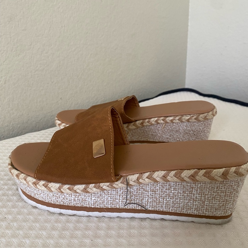 Women’s sandal wedges